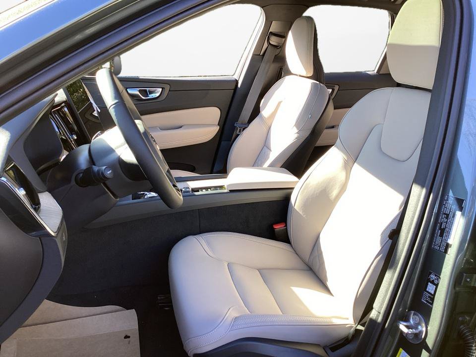 New 2027 Volvo XC60 B5 Plus AWD/4WD image 9