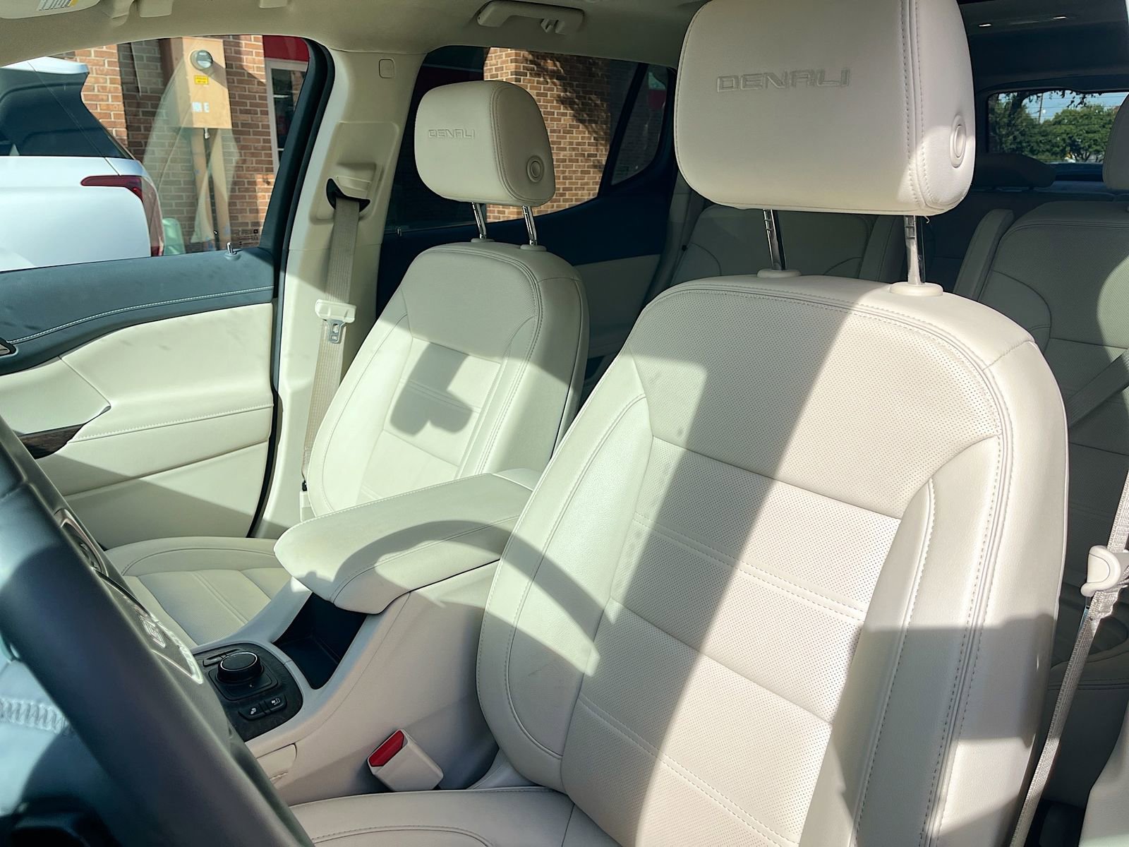 Used 2023 GMC Acadia Denali w/ Denali Ultimate Package image 22