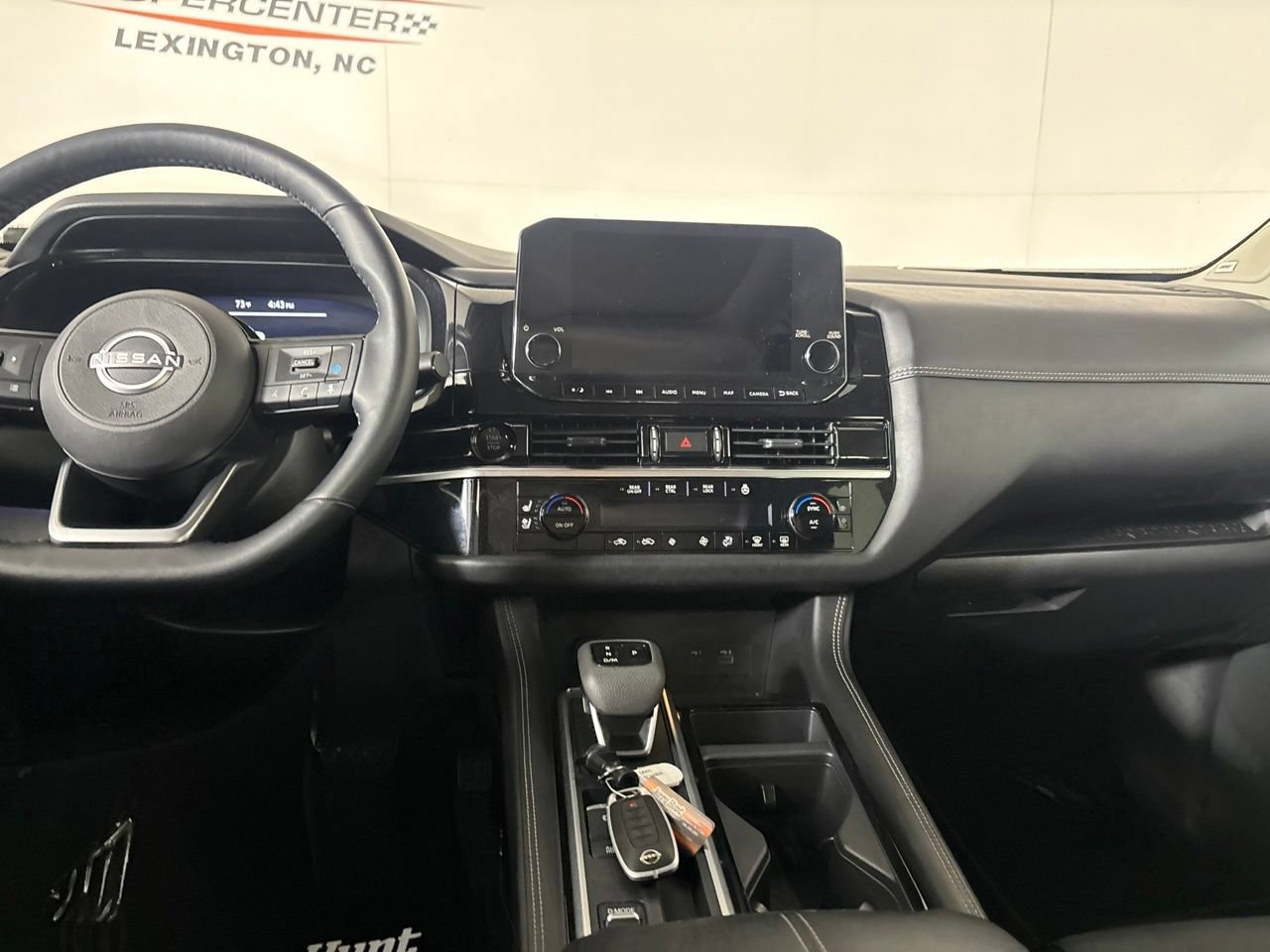 Used 2025 Nissan Pathfinder Platinum FWD image 28