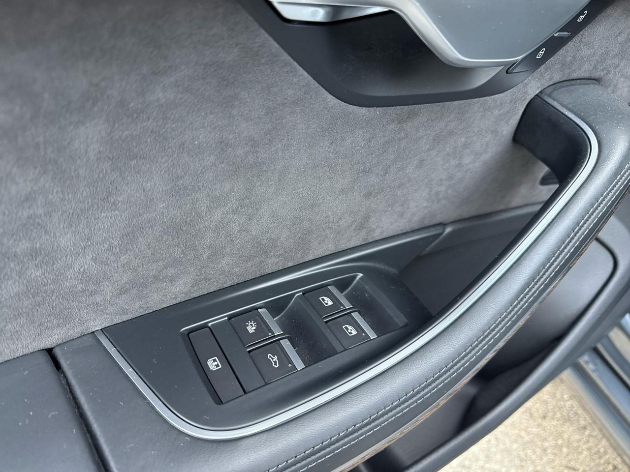 Used 2021 Audi A8 L 3.0T w/ Executive Plus Package image 30