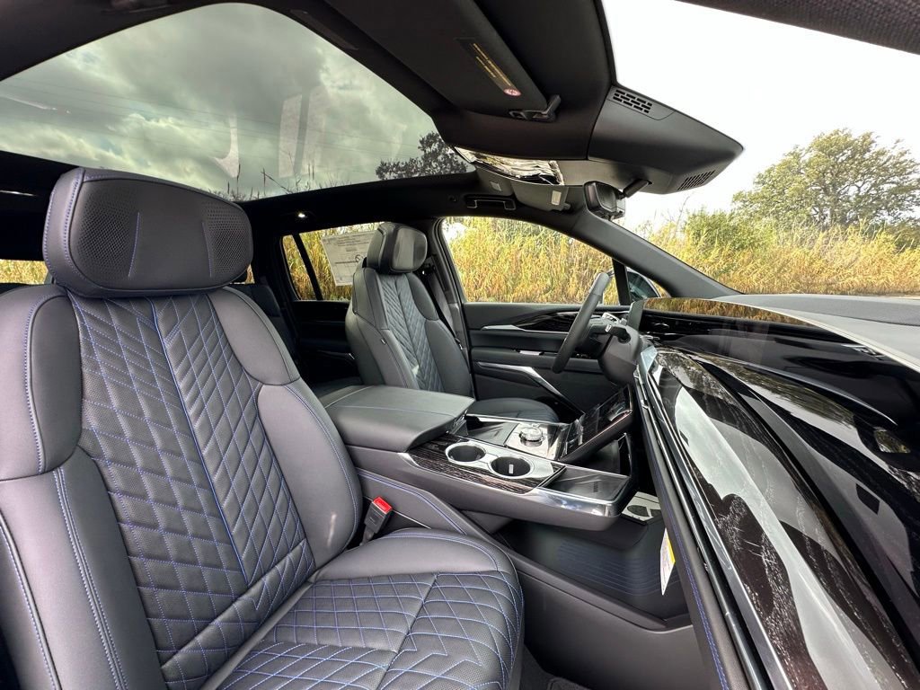 New 2025 Cadillac Escalade IQ Sport 1 w/ LPO, ONYX Package AWD/4WD image 15