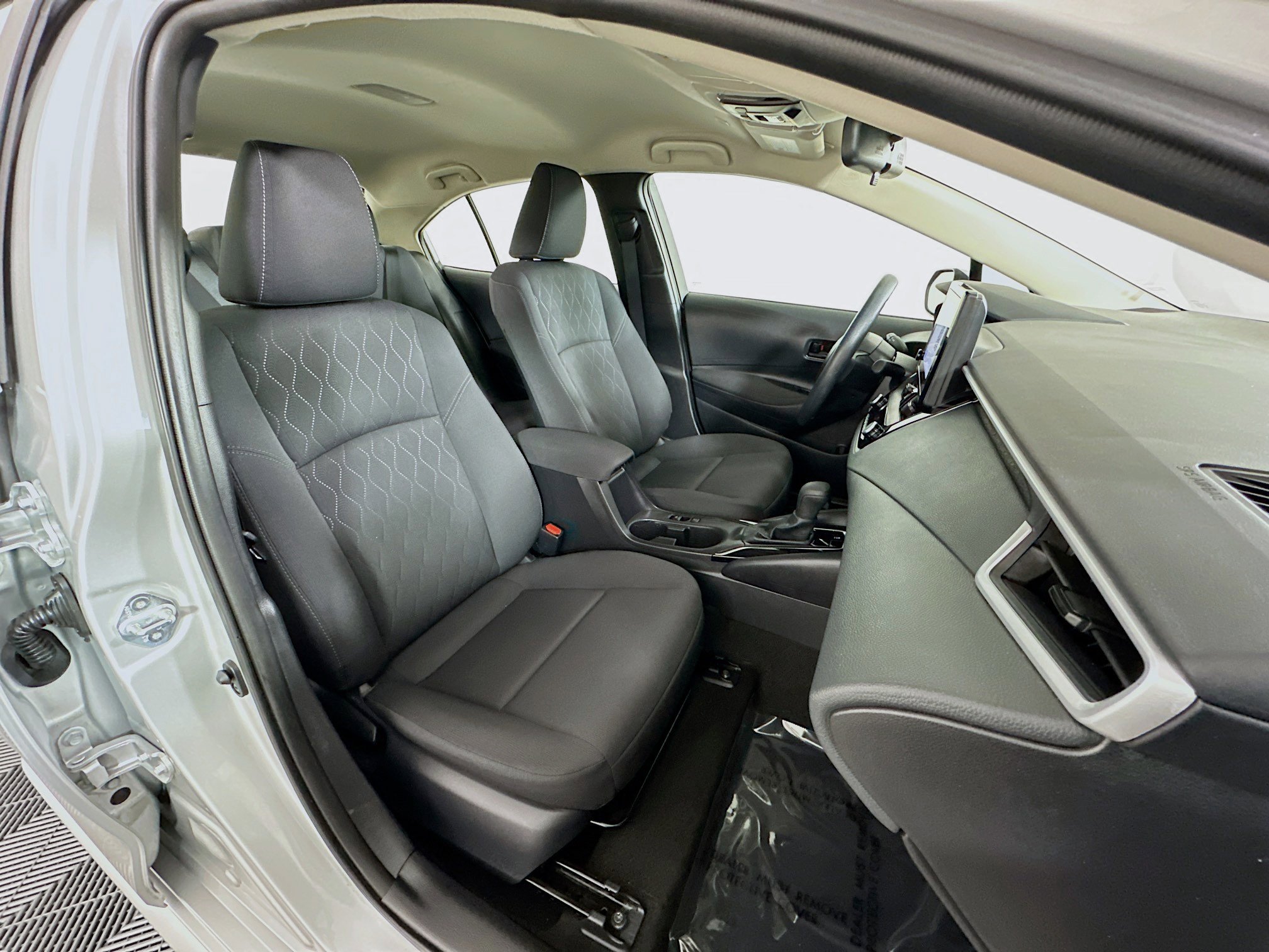 Used 2024 Toyota Corolla LE image 27