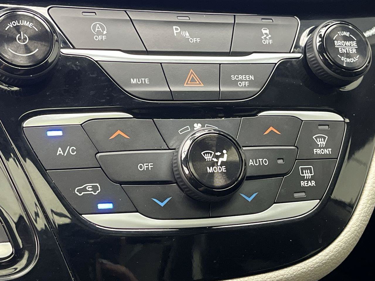 Used 2018 Chrysler Pacifica Limited FWD image 22