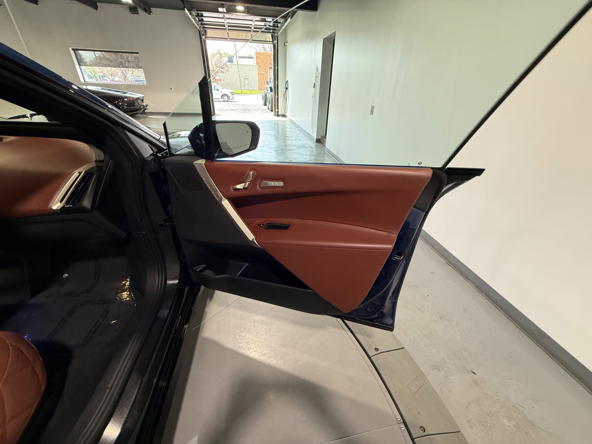 Used 2023 BMW iX xDrive50 w/ Sport Package AWD/4WD image 50