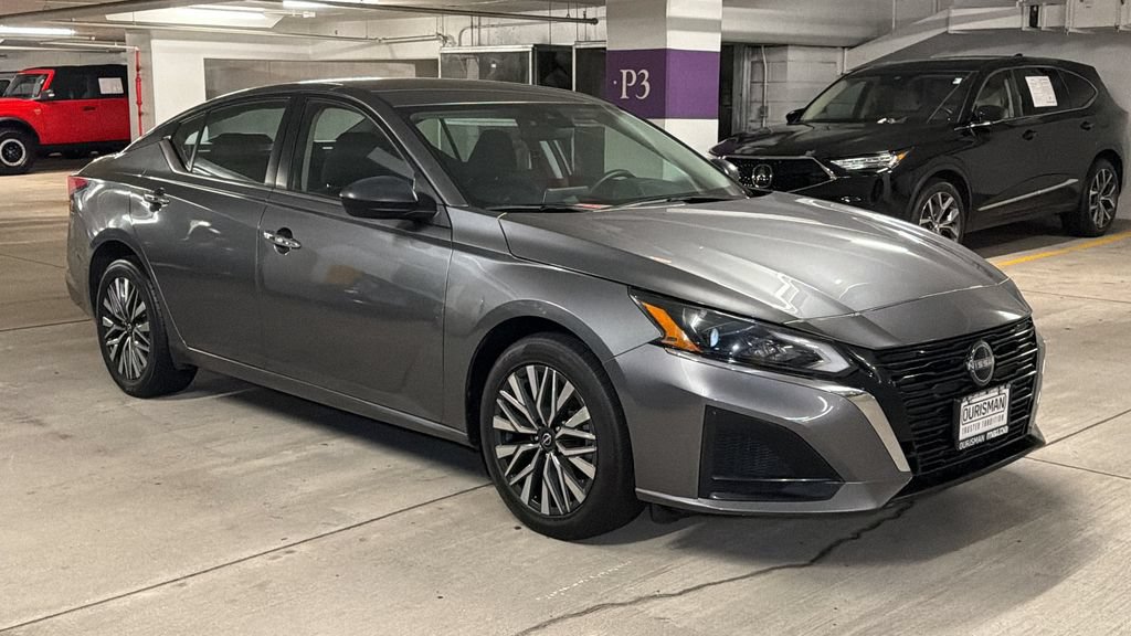 Used 2024 Nissan Altima 2.5 SV AWD/4WD image 1