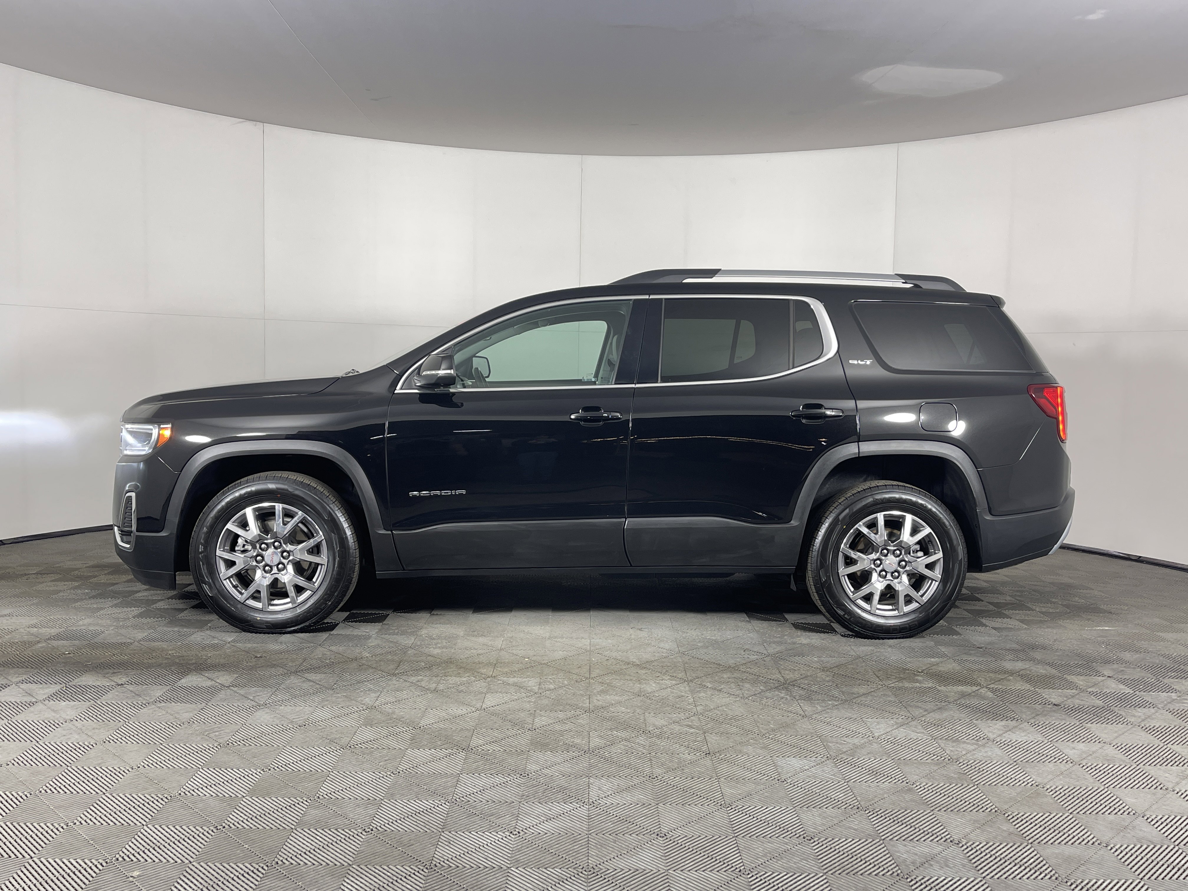Used 2022 GMC Acadia SLT w/ Technology Package image 3