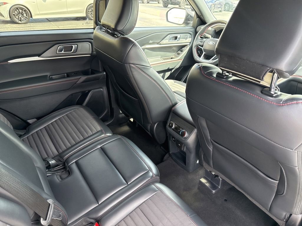 Used 2025 Ford Explorer ST-Line w/ ST-Line Street Pack AWD/4WD image 27