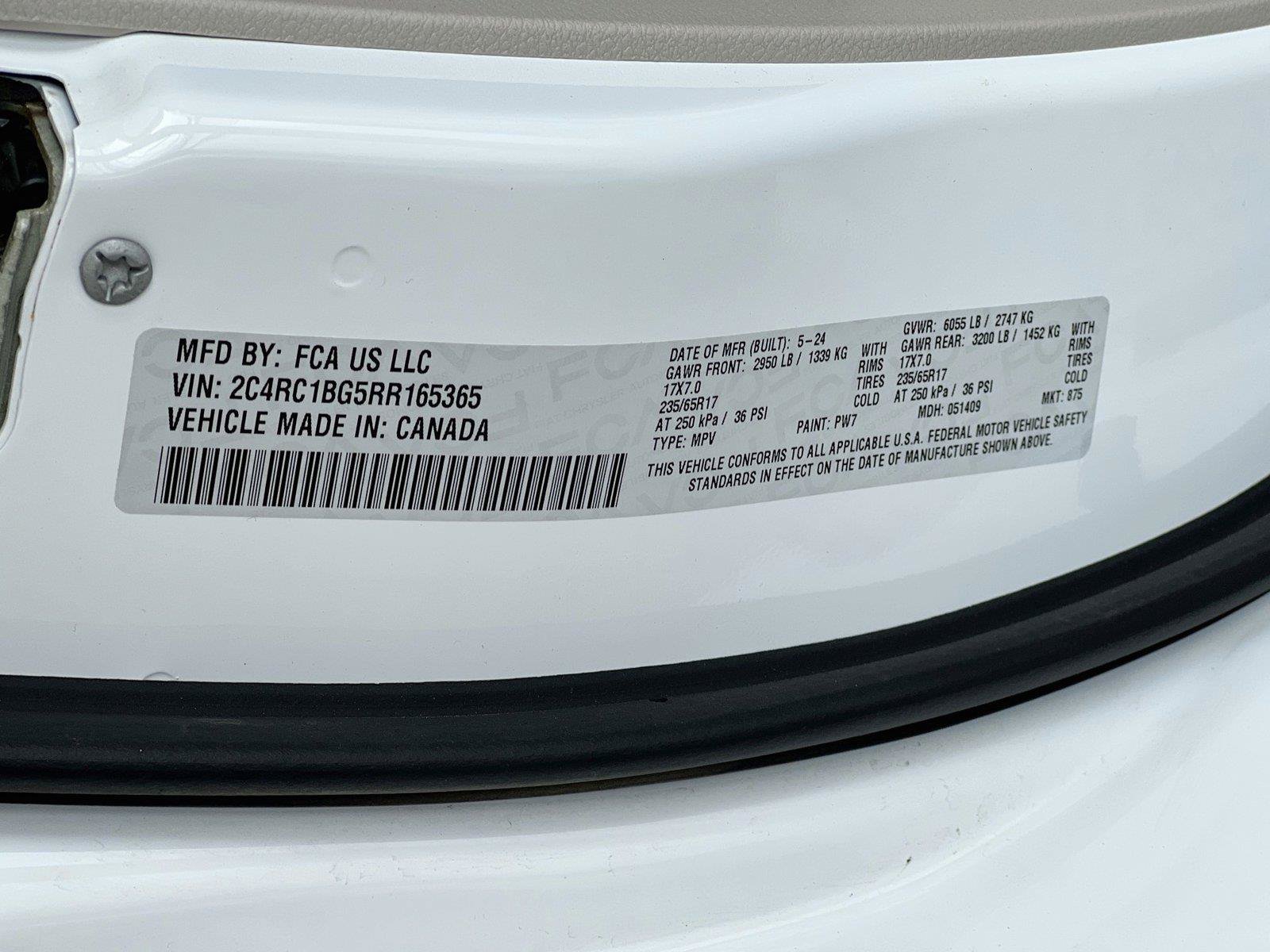Used 2024 Chrysler Pacifica Touring-L FWD image 30