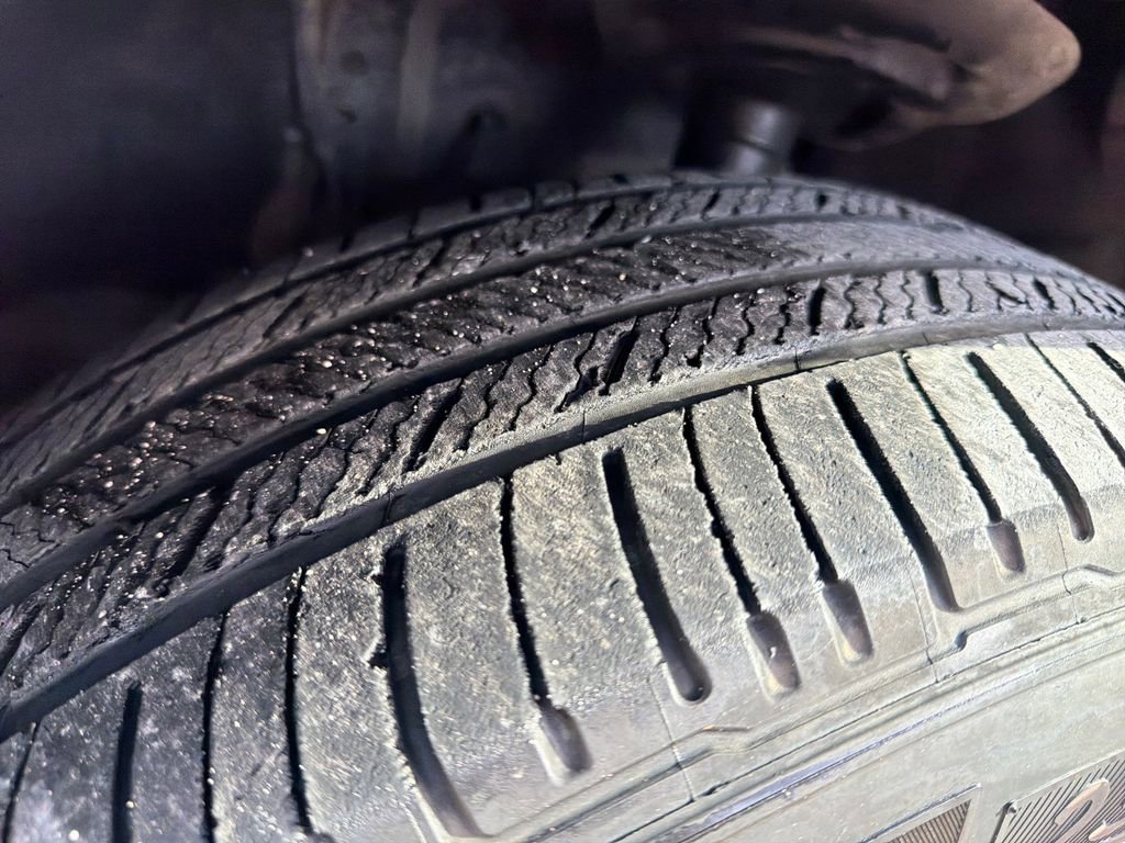 Used 2023 Toyota Highlander L image 28