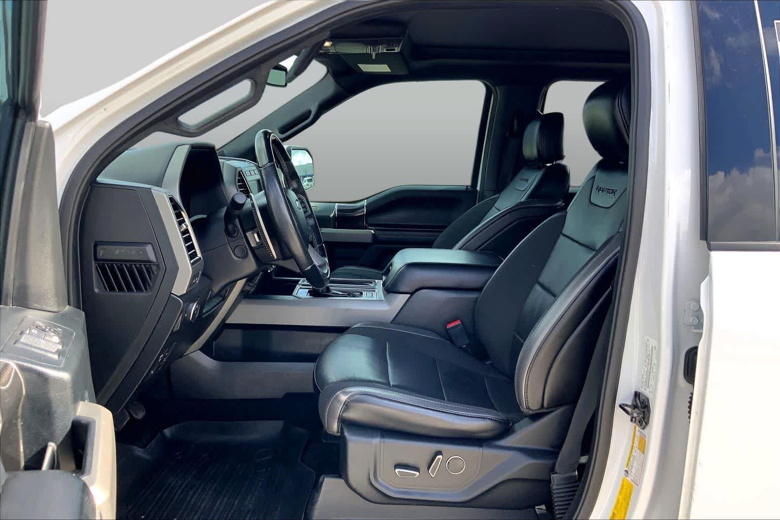 Used 2019 Ford F150 Raptor w/ Equipment Group 802A Luxury AWD/4WD image 8