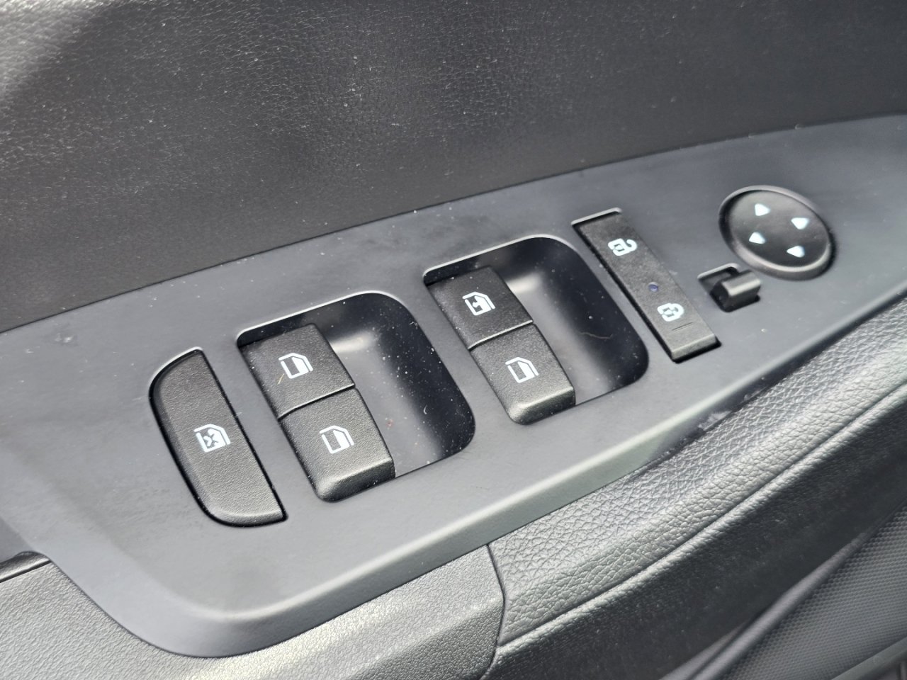Used 2025 Kia Sportage LX FWD image 23