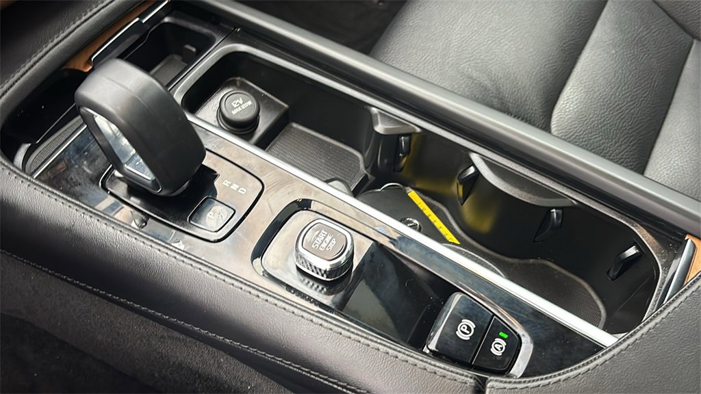 Certified 2023 Volvo XC90 B6 Core w/ Climate Package image 23