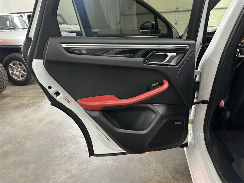 Used 2017 Porsche Macan GTS w/ Premium Package Plus AWD/4WD image 27