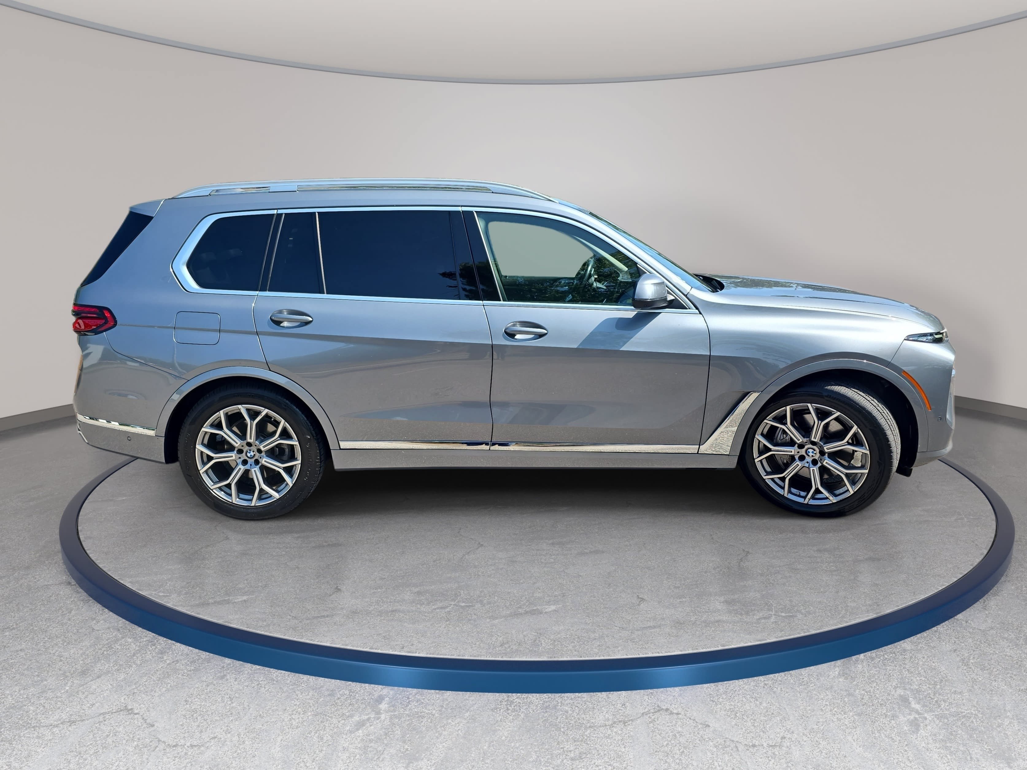Used 2025 BMW X7 xDrive40i AWD/4WD image 4