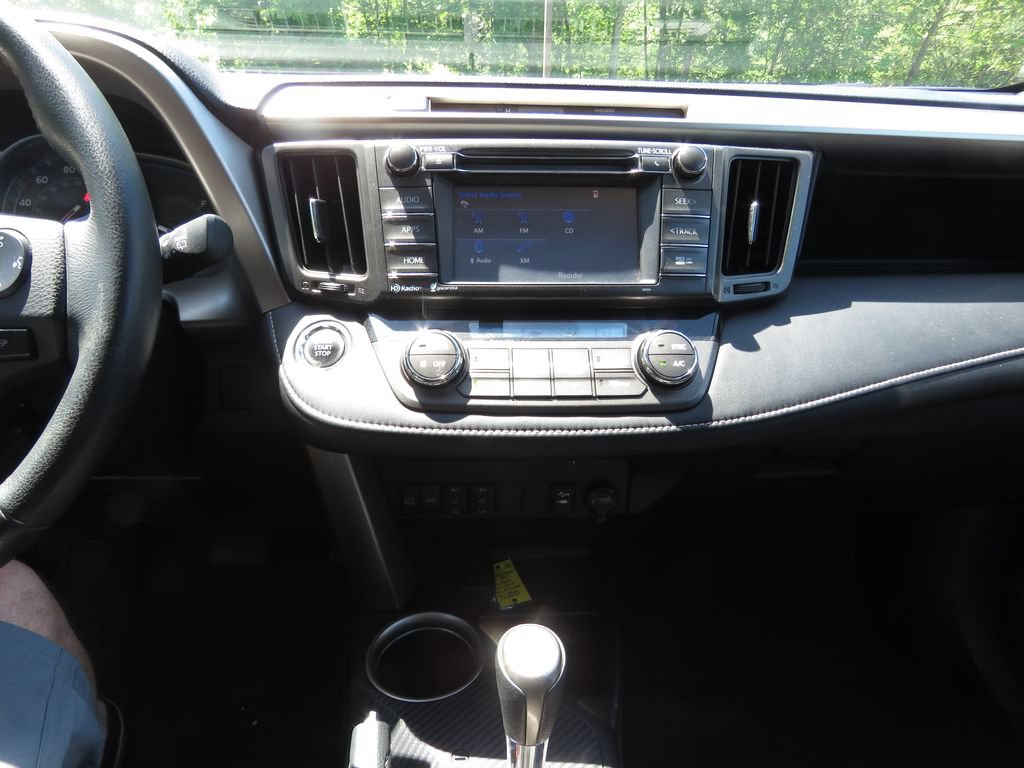 Used 2015 Toyota RAV4 Limited AWD/4WD image 26