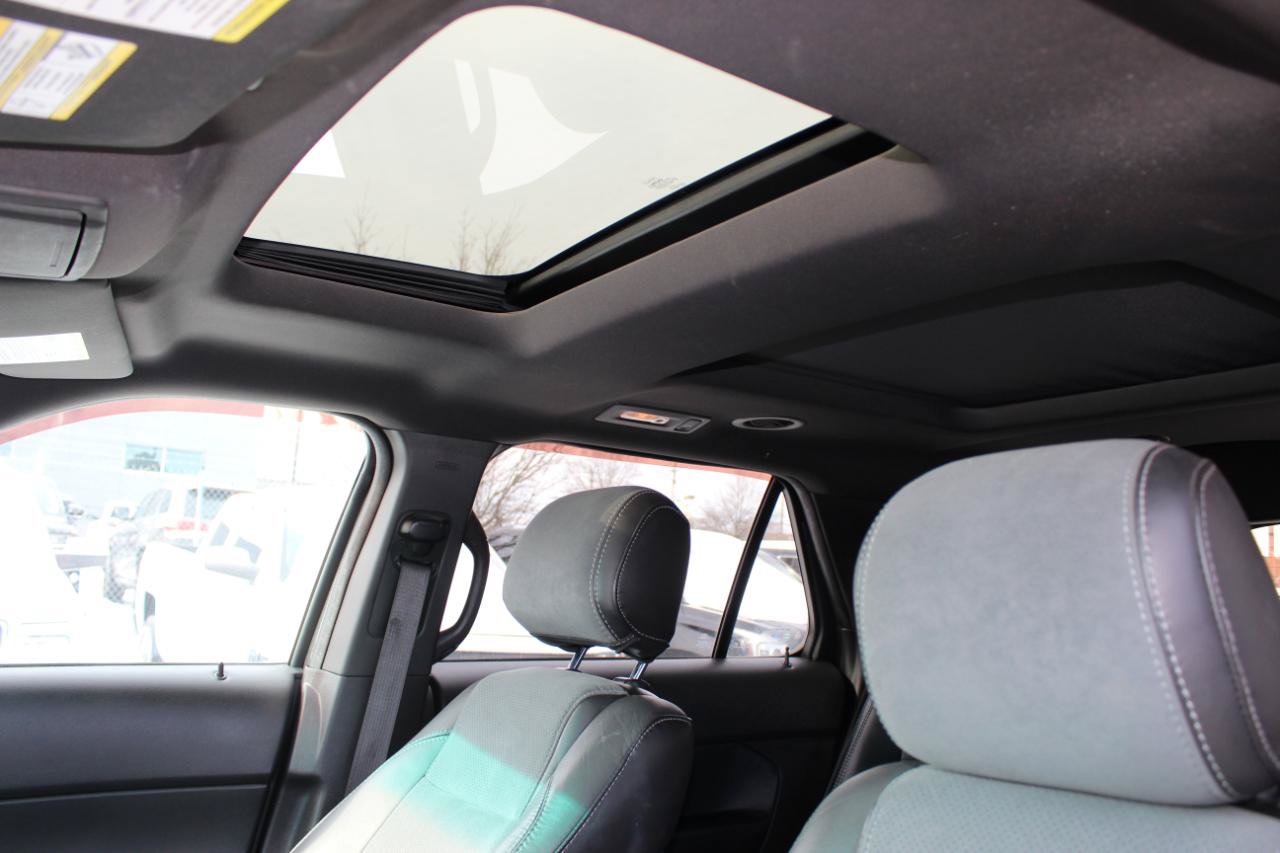 Used 2015 Ford Explorer XLT w/ Equipment Group 202A AWD/4WD image 14