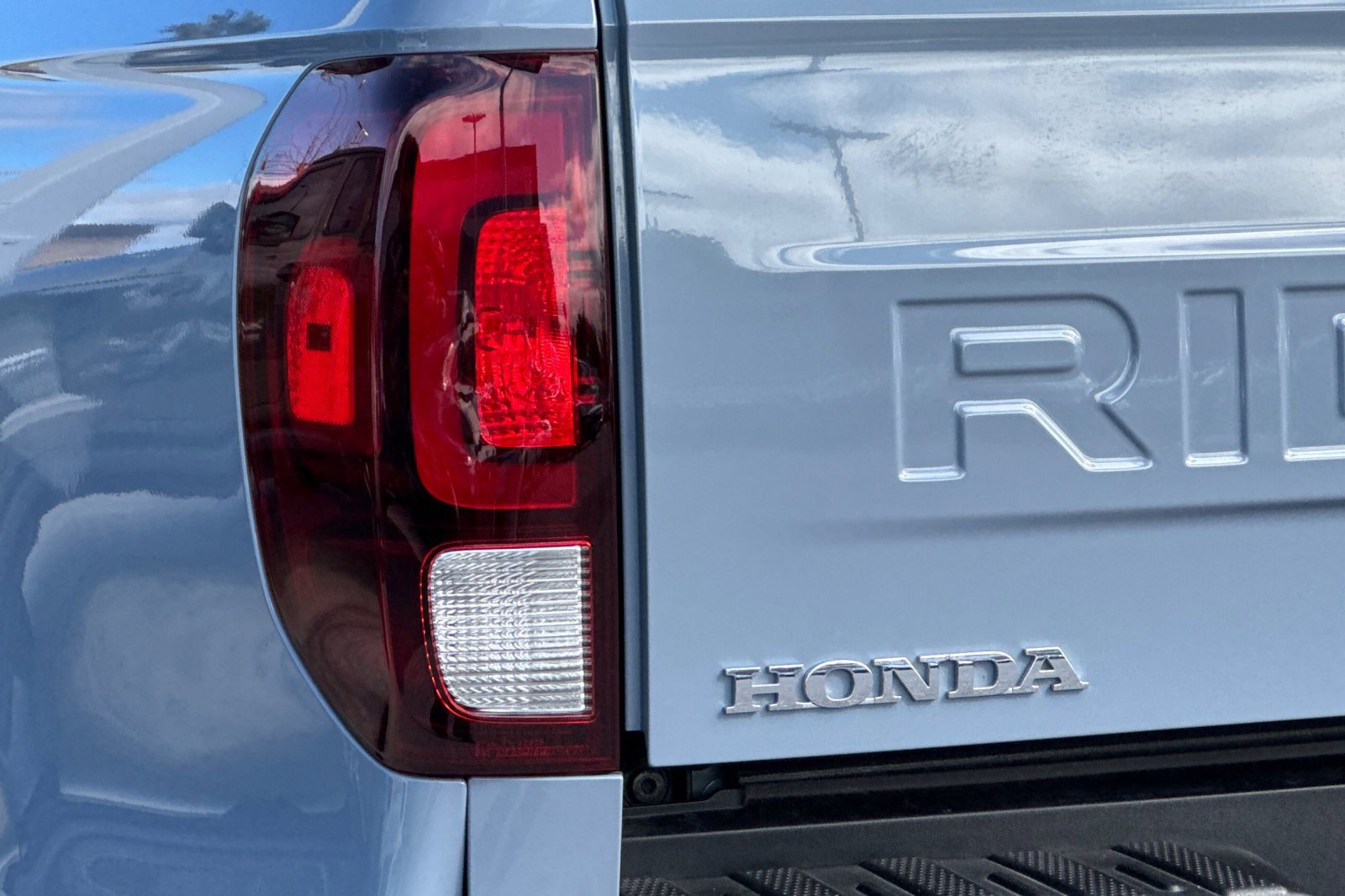 Certified 2025 Honda Ridgeline Black Edition image 12
