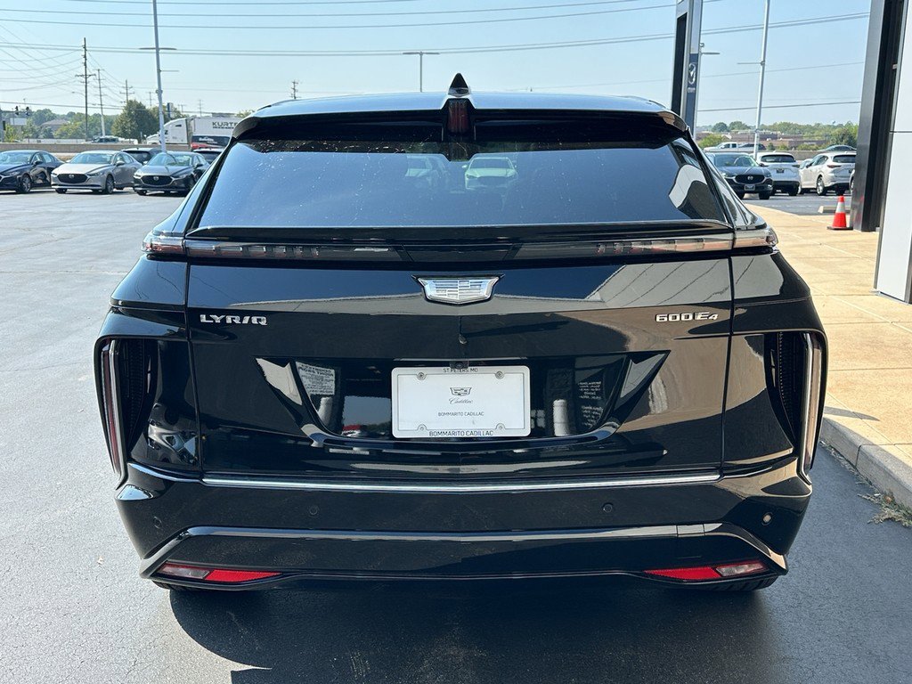 New 2026 Cadillac Lyriq Luxury image 2