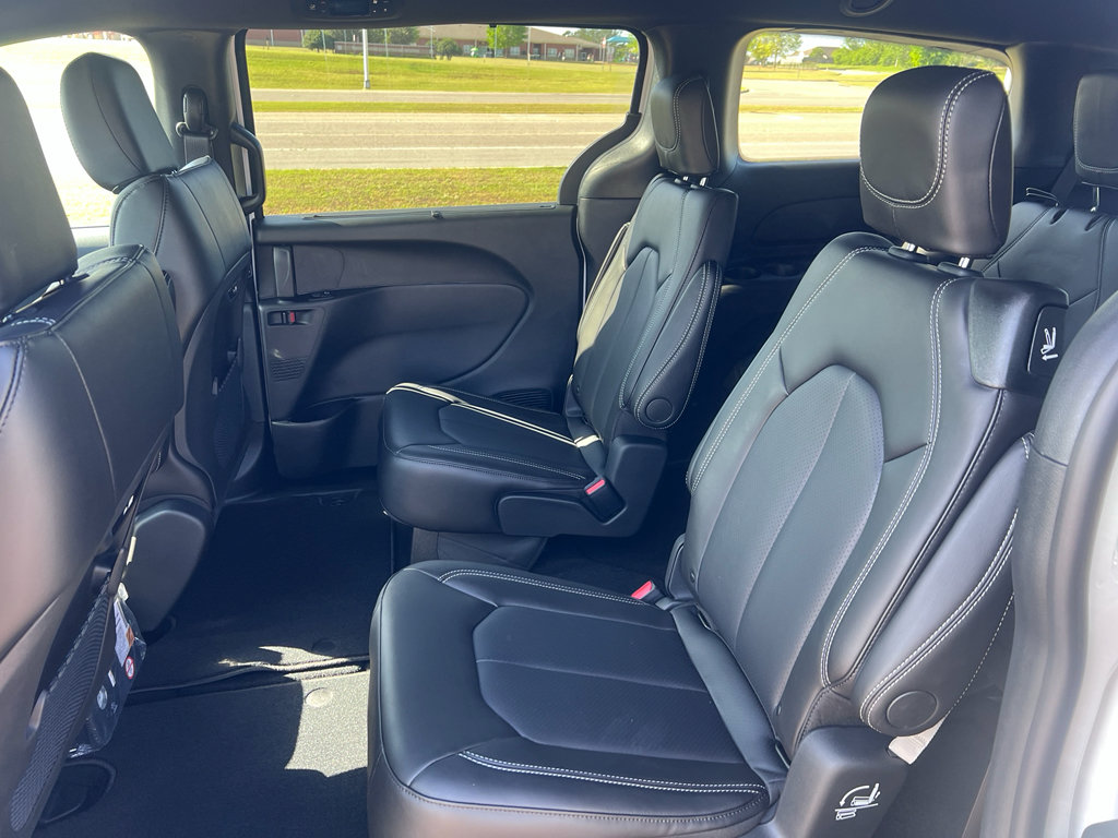 New 2026 Chrysler Pacifica Select FWD image 17