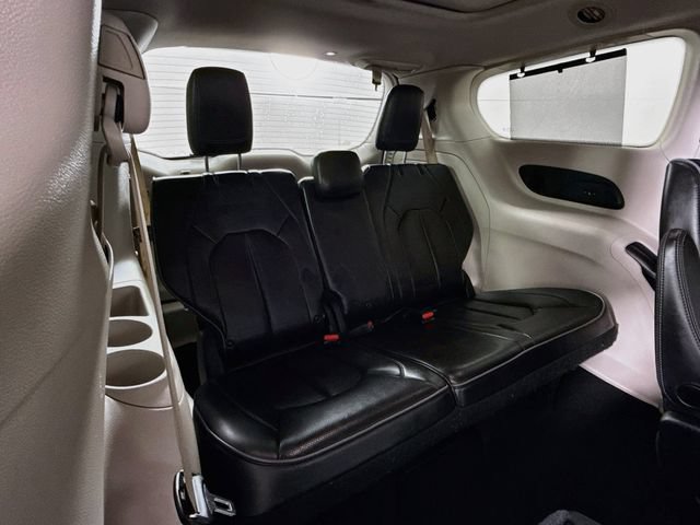 Used 2019 Chrysler Pacifica Limited w/ Advanced Safetytec Group FWD image 28