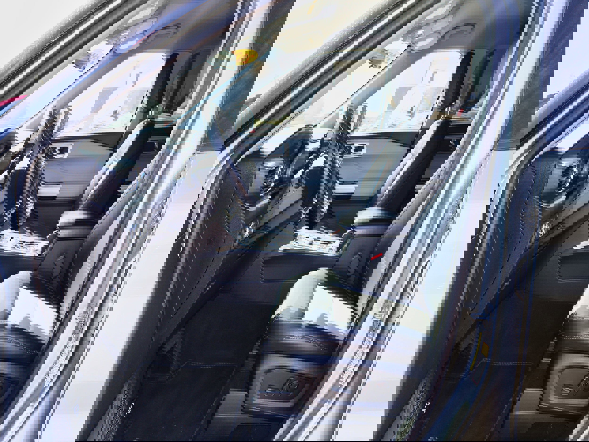 Used 2022 Ford Explorer XLT w/ Equipment Group 202A image 12