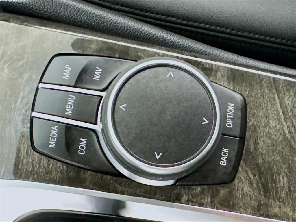 Used 2020 BMW 530i xDrive w/ Executive Package image 21