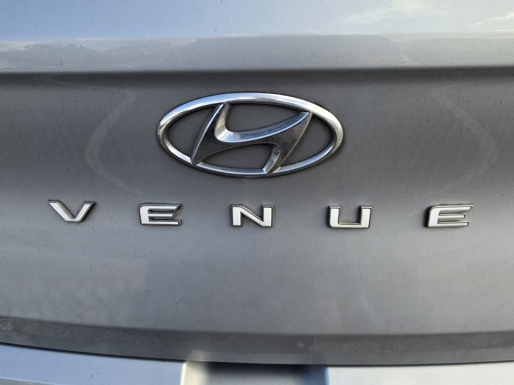 Used 2020 Hyundai Venue SEL image 6