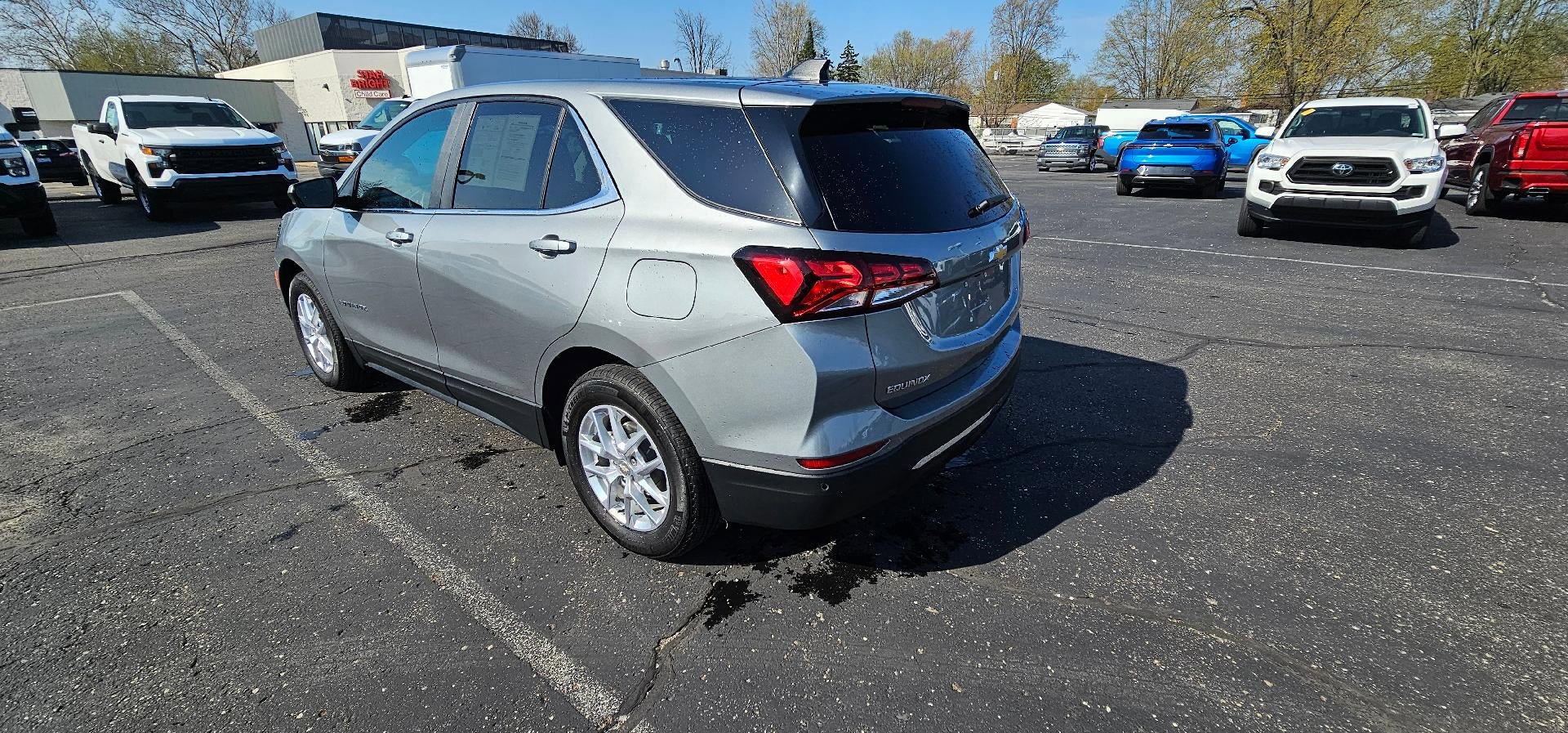 Used 2023 Chevrolet Equinox LT FWD image 5