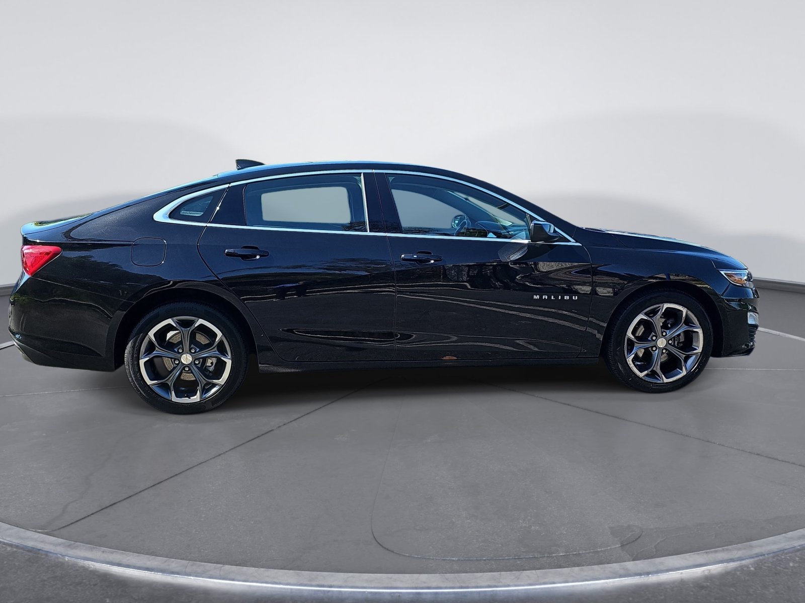 Used 2023 Chevrolet Malibu LT FWD image 2