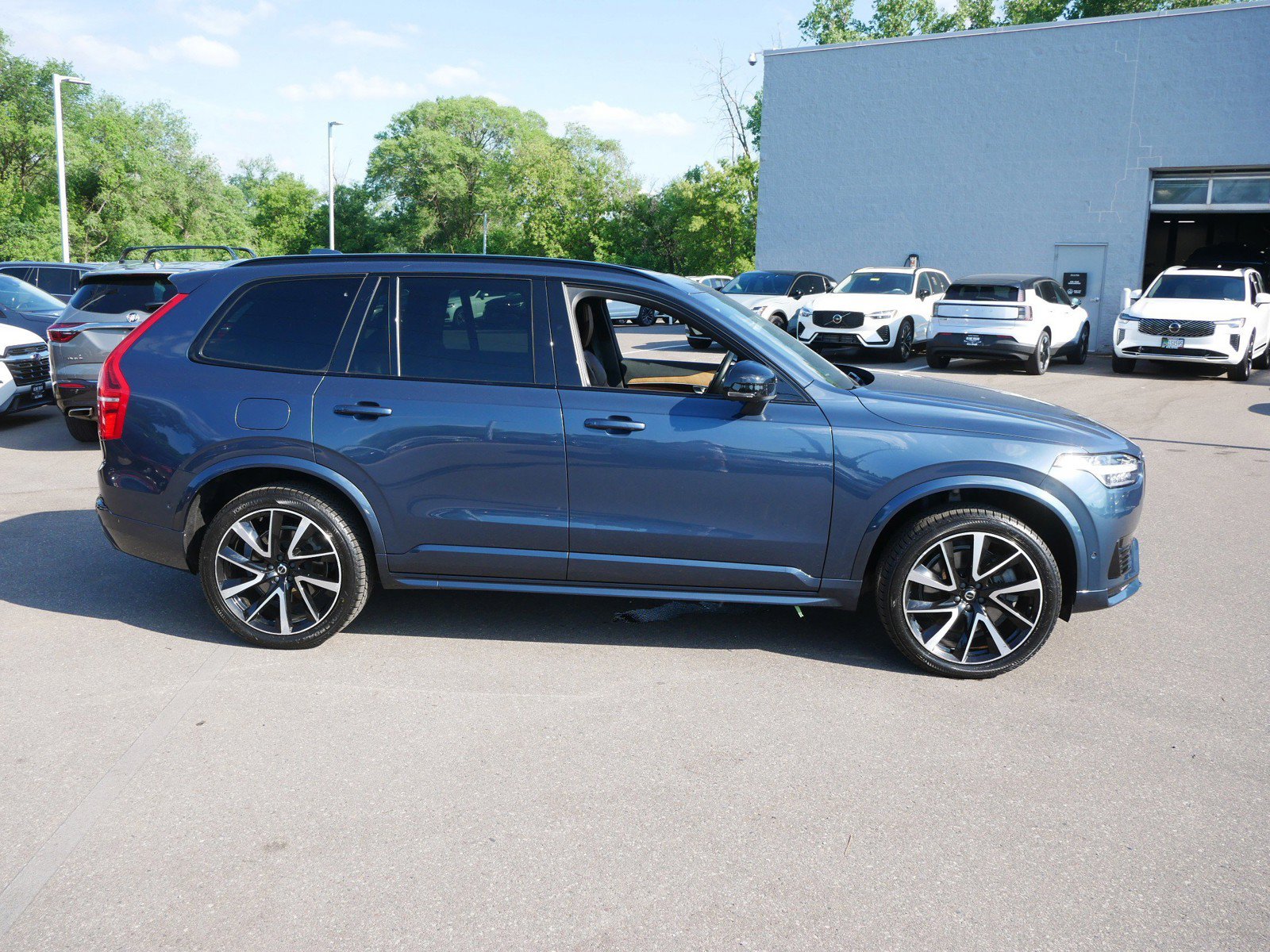 Used 2023 Volvo XC90 T8 Plus AWD/4WD image 7