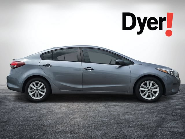 Used 2017 Kia Forte S FWD image 2