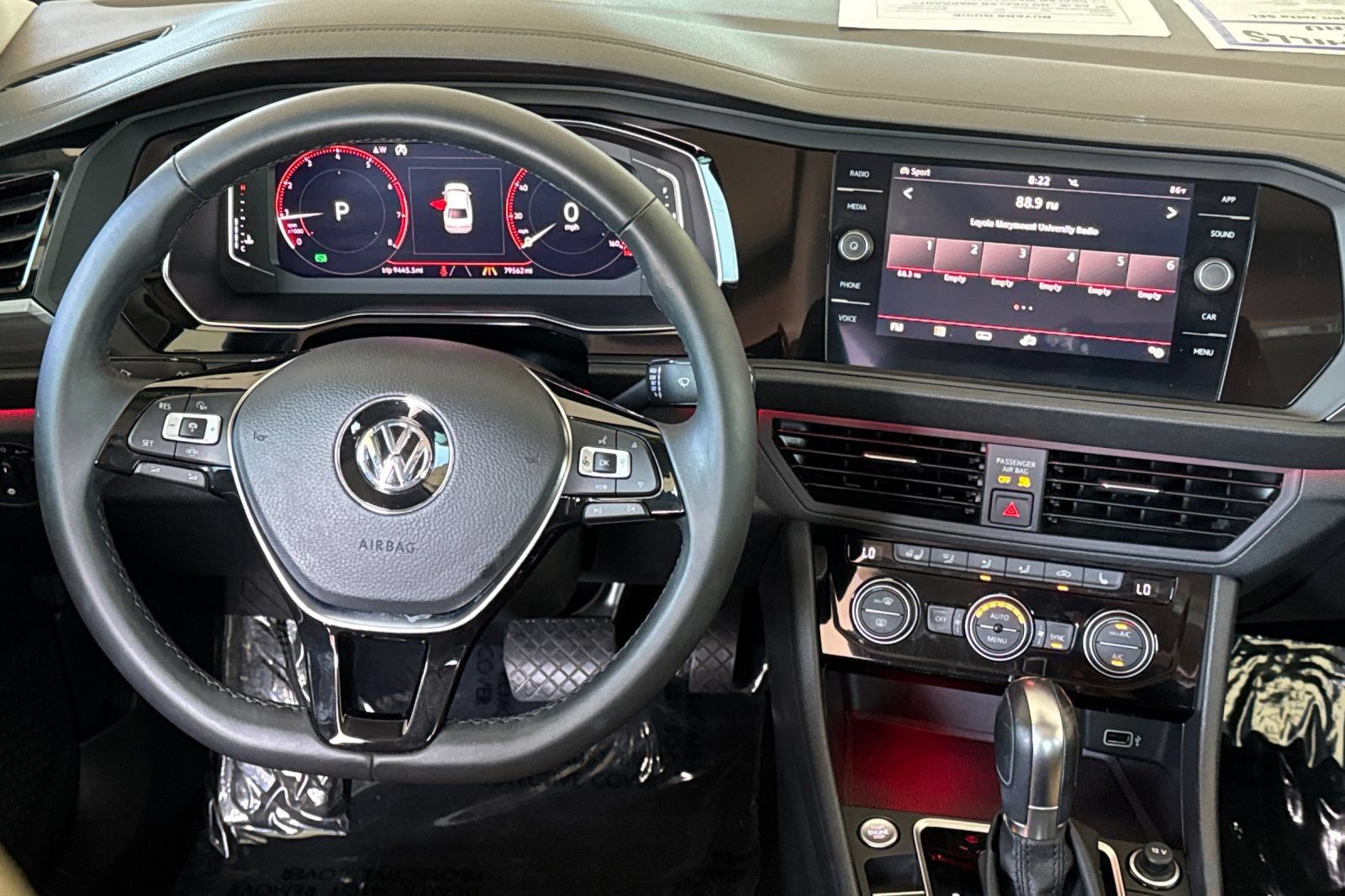 Used 2019 Volkswagen Jetta SEL w/ Cold Weather Package FWD image 14