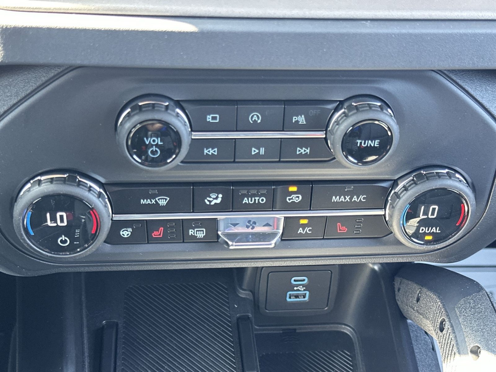 New 2025 Ford Bronco Outer Banks w/ Sasquatch Package AWD/4WD image 22