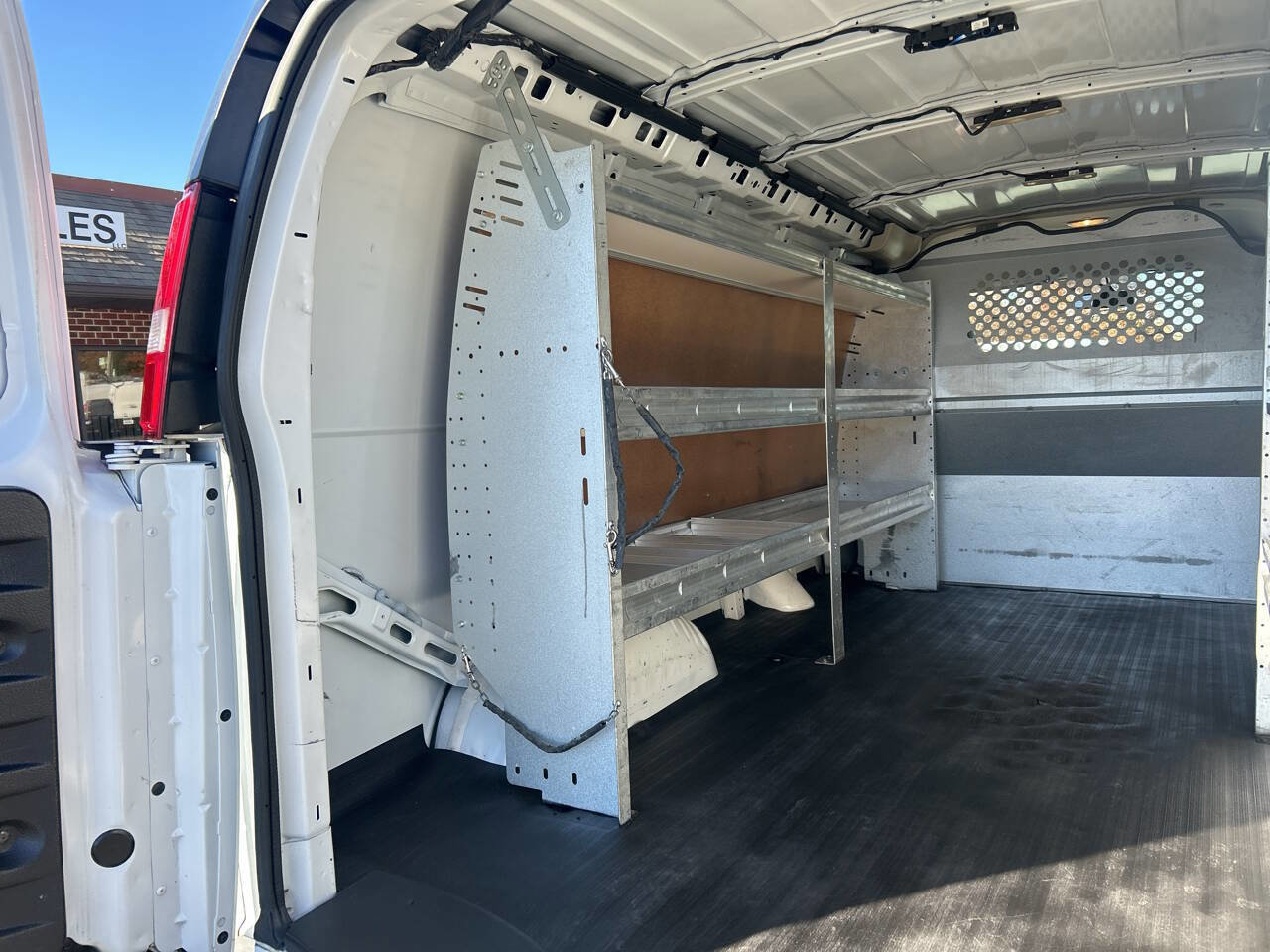 Used 2018 Chevrolet Express 2500 w/ Driver Convenience Package image 25