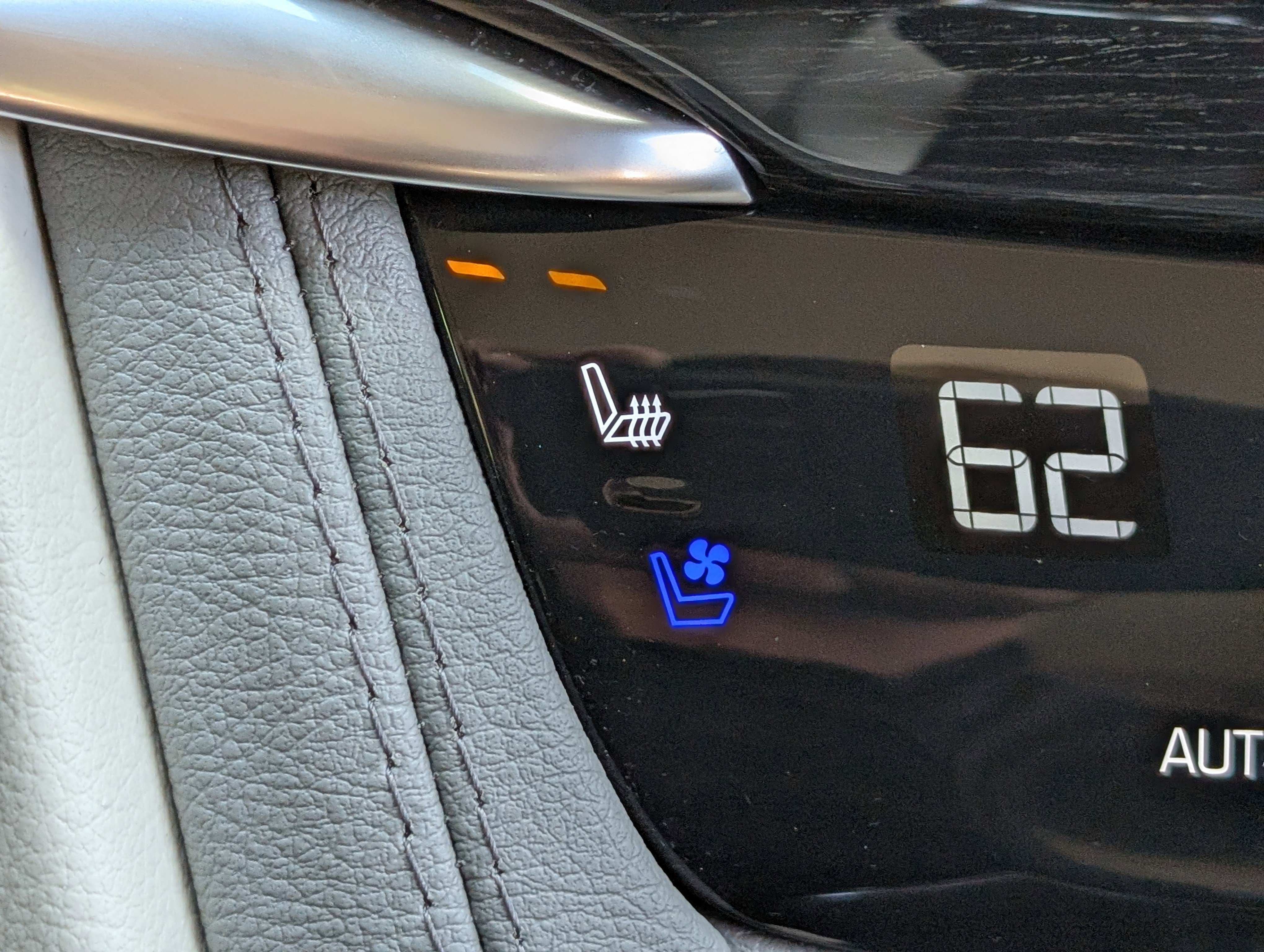 Used 2025 Cadillac XT6 Premium Luxury FWD image 32