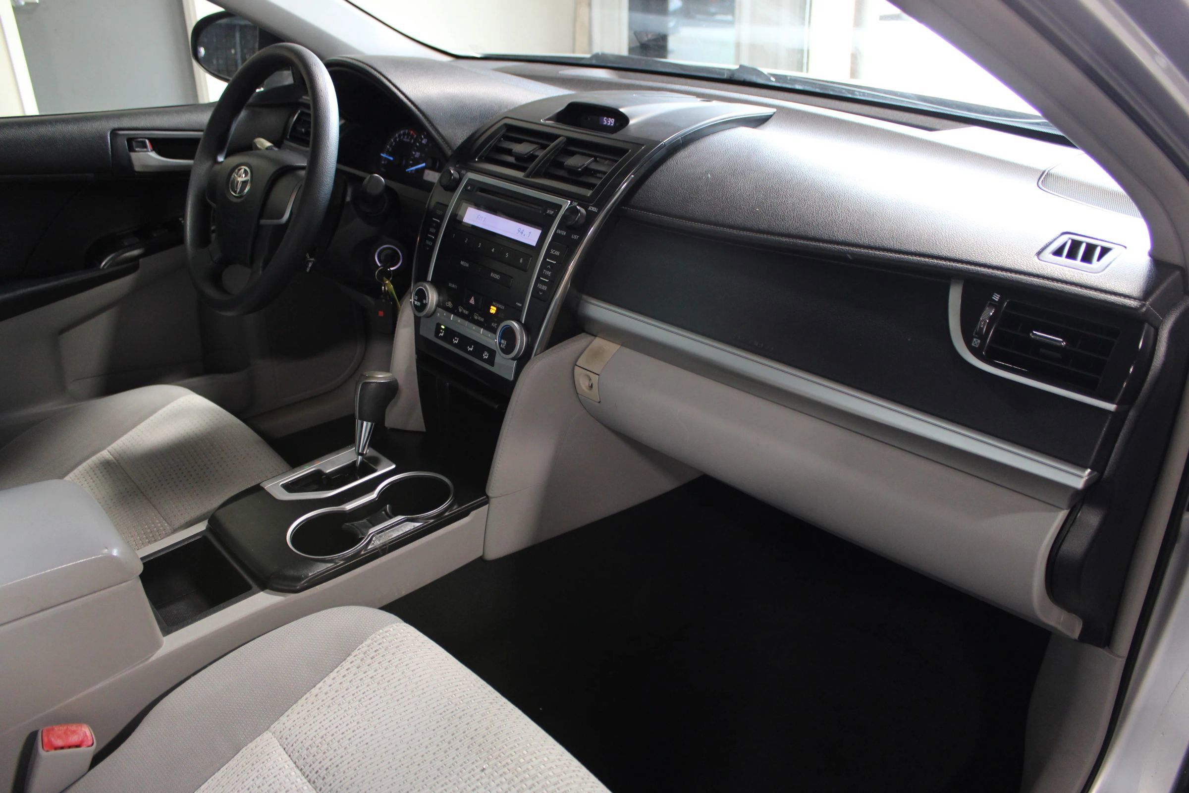 Used 2012 Toyota Camry L FWD image 22