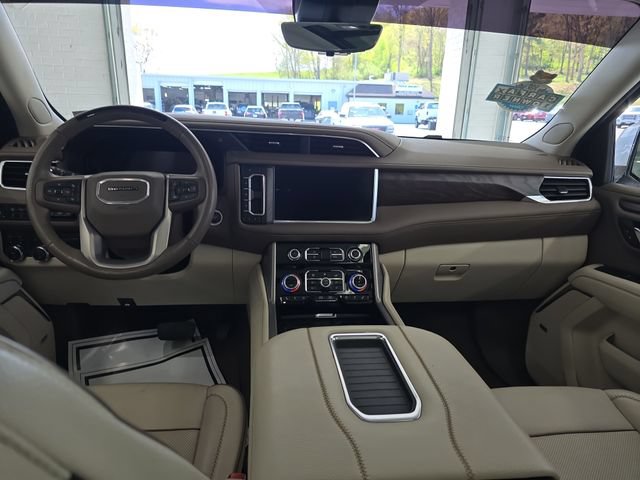 Used 2024 GMC Yukon XL Denali w/ Denali Reserve Package AWD/4WD image 11