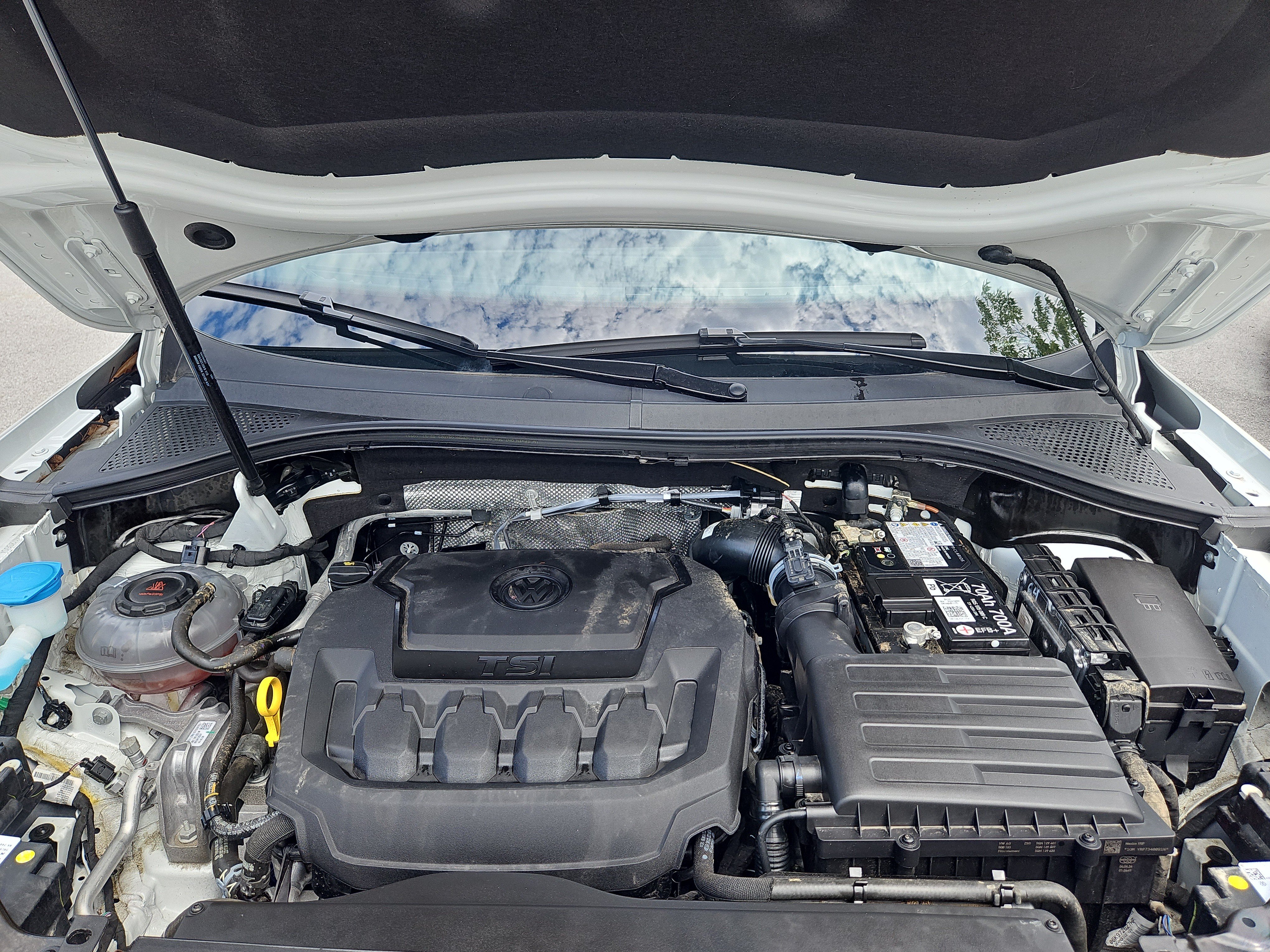 Certified 2024 Volkswagen Tiguan SE R-Line AWD/4WD image 35