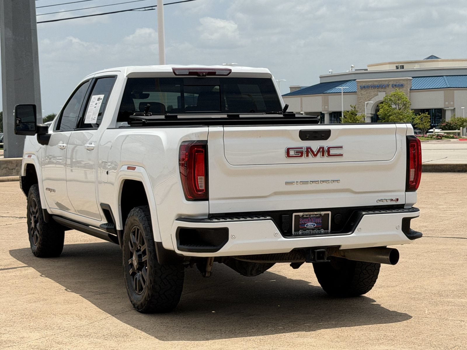 Used 2022 GMC Sierra 2500 AT4 w/ AT4 Premium Plus Package AWD/4WD image 6