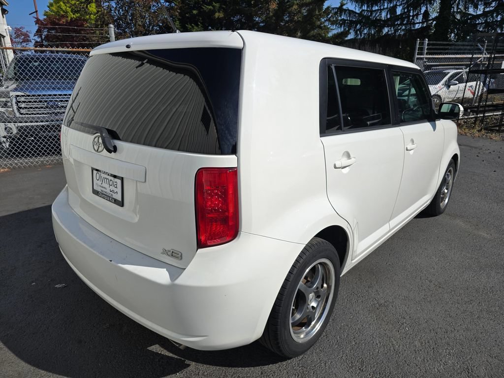 Used 2010 Scion xB FWD image 4