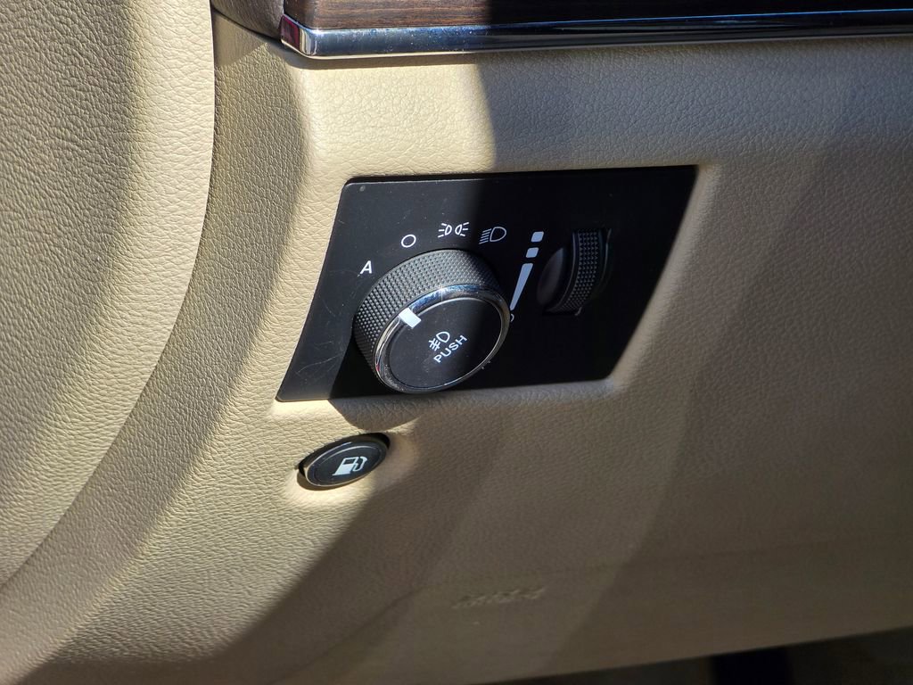 Used 2018 Jeep Grand Cherokee Overland image 38