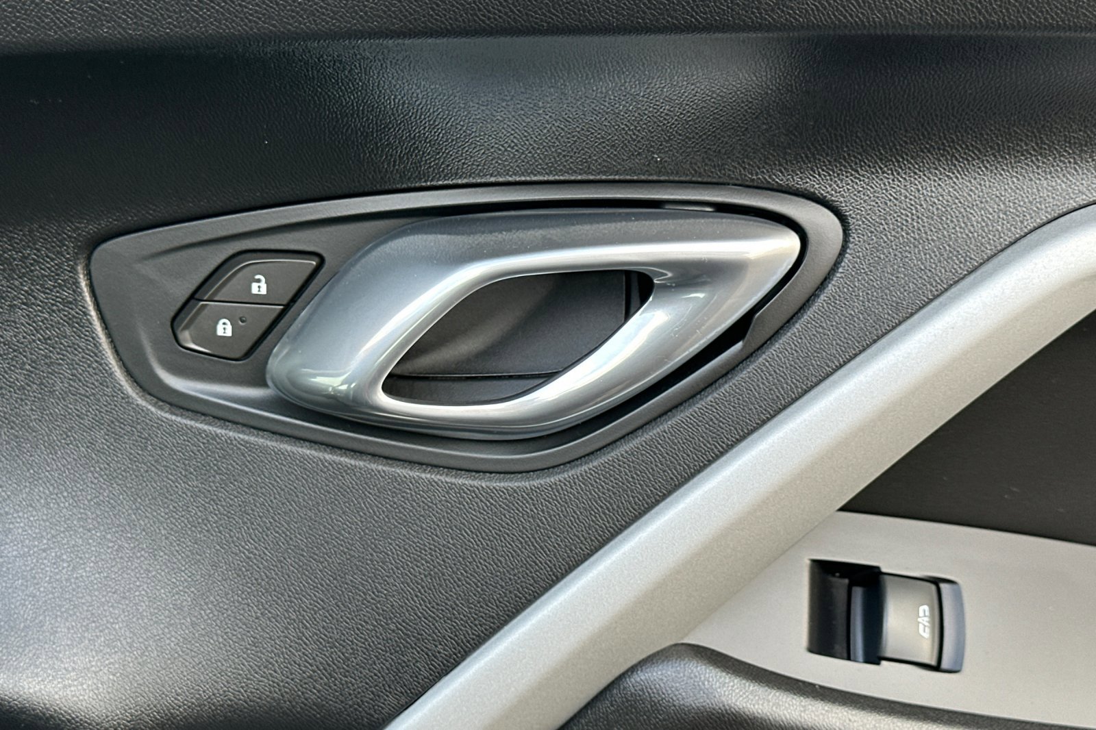Used 2020 Chevrolet Camaro LT image 21