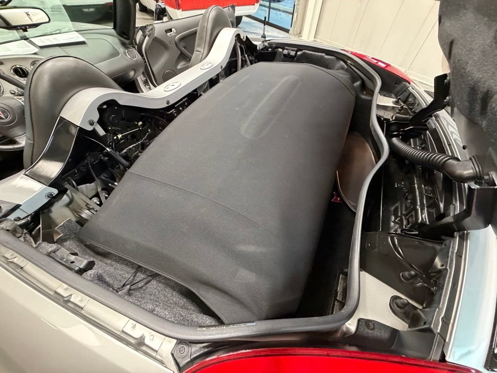 Used 2008 Pontiac Solstice GXP w/ Premium Package RWD image 40