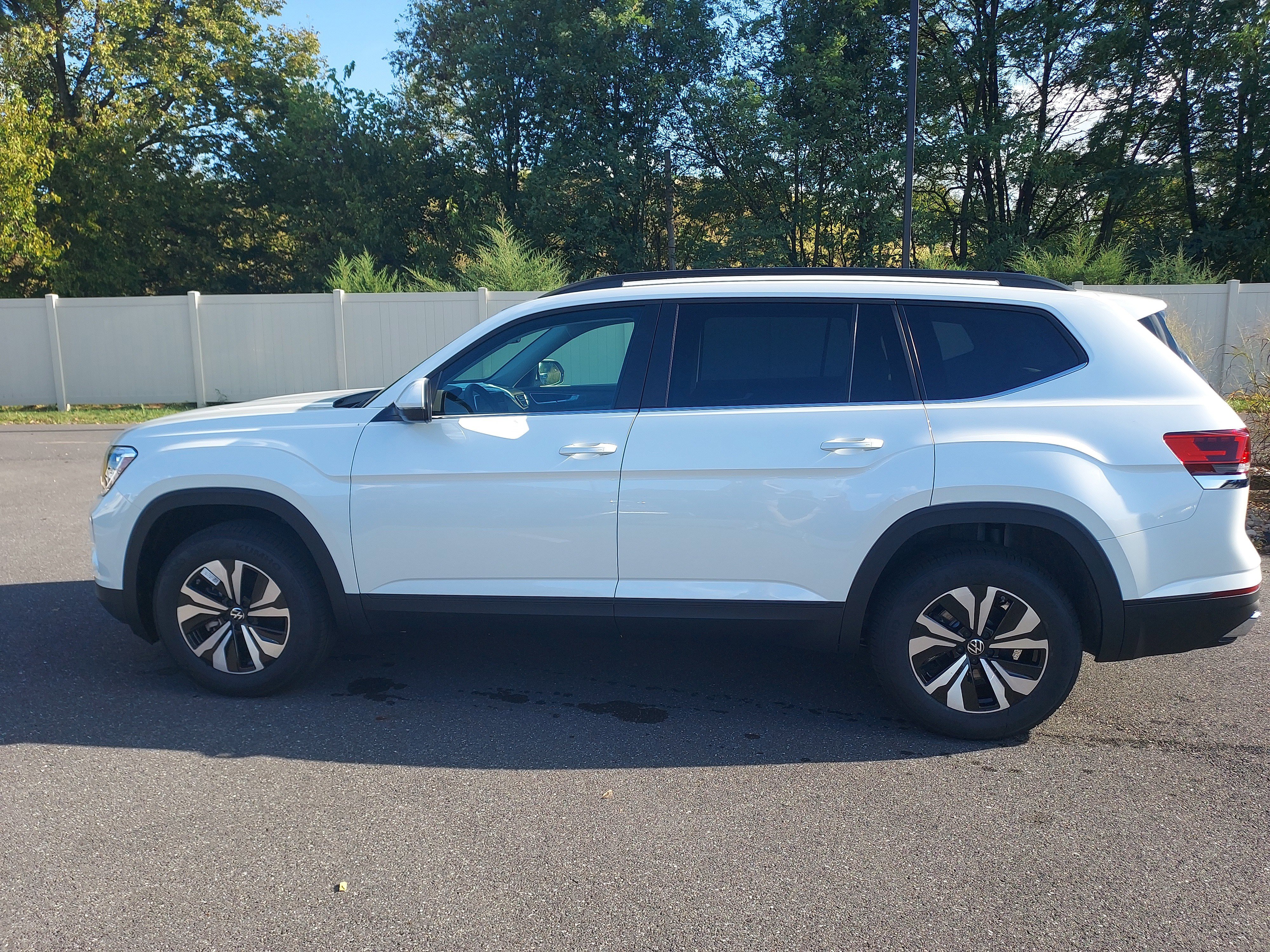 New 2026 Volkswagen Atlas SE image 8