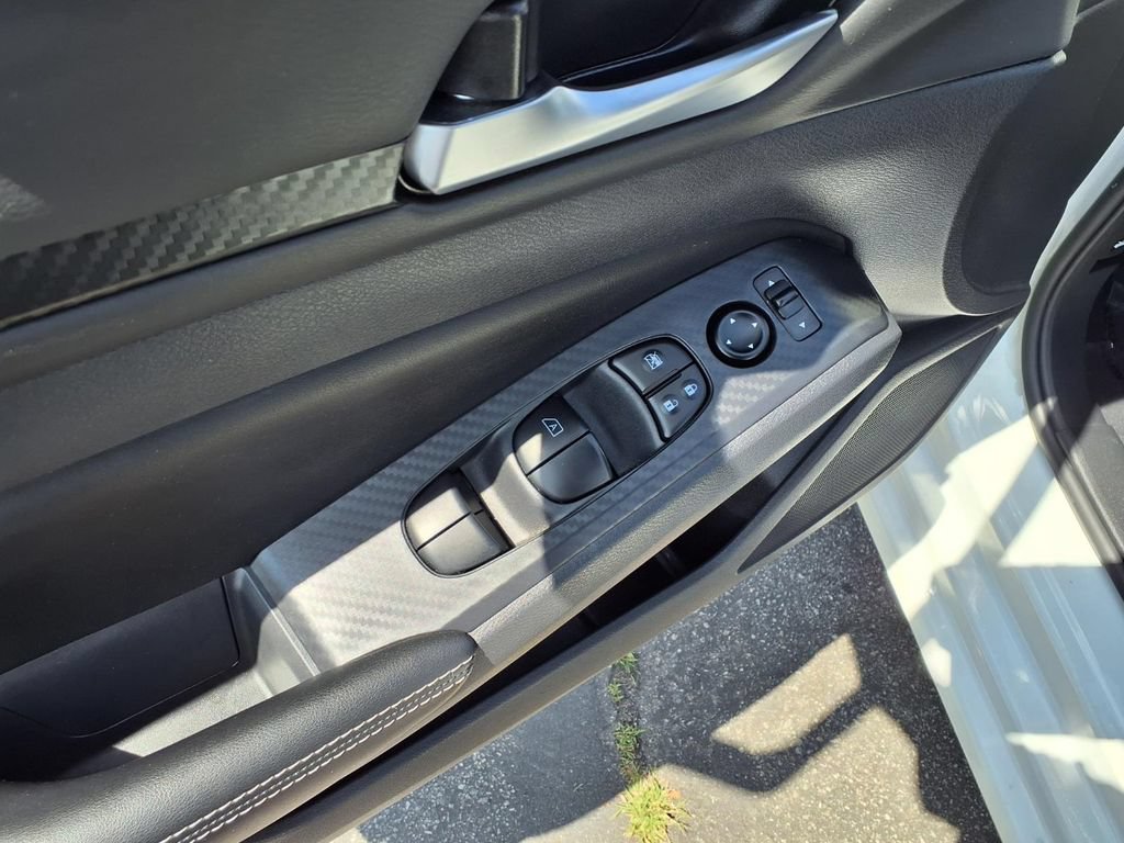 Used 2025 Nissan Altima 2.5 SV FWD image 14