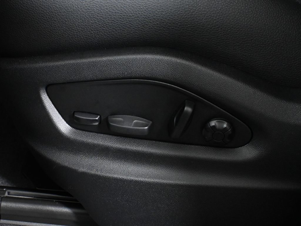 Used 2026 Porsche Cayenne AWD/4WD image 28
