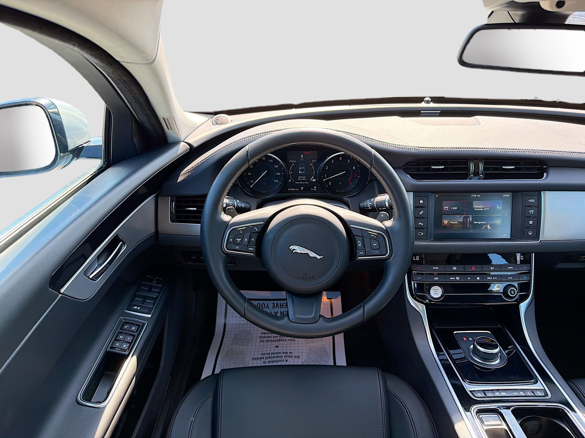 Used 2018 Jaguar XF Premium image 17