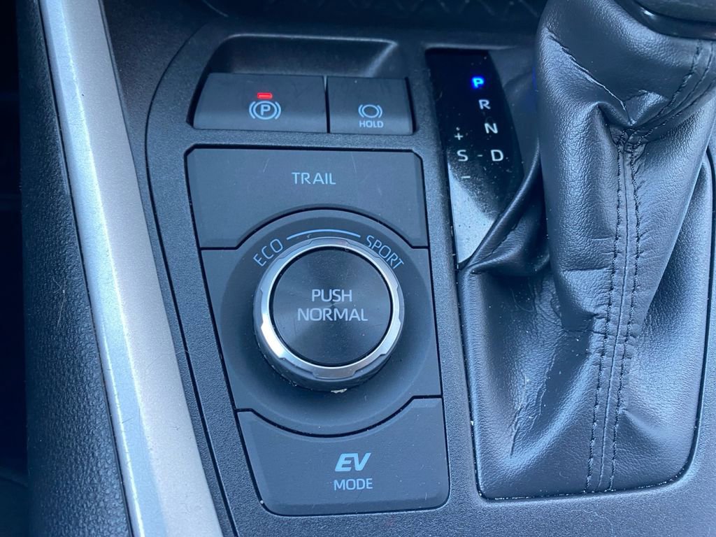 Used 2025 Toyota RAV4 XLE image 25