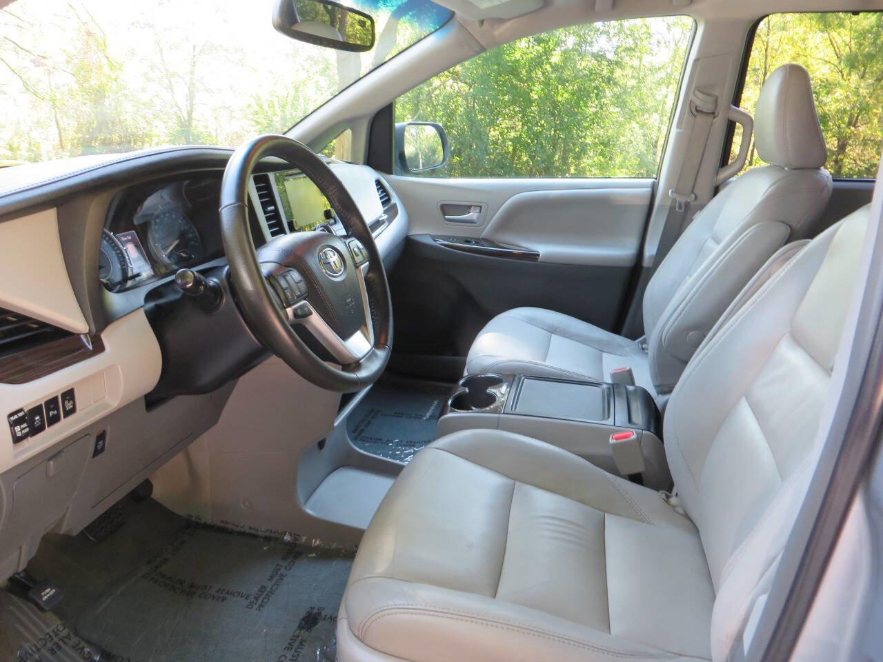Used 2017 Toyota Sienna image 9