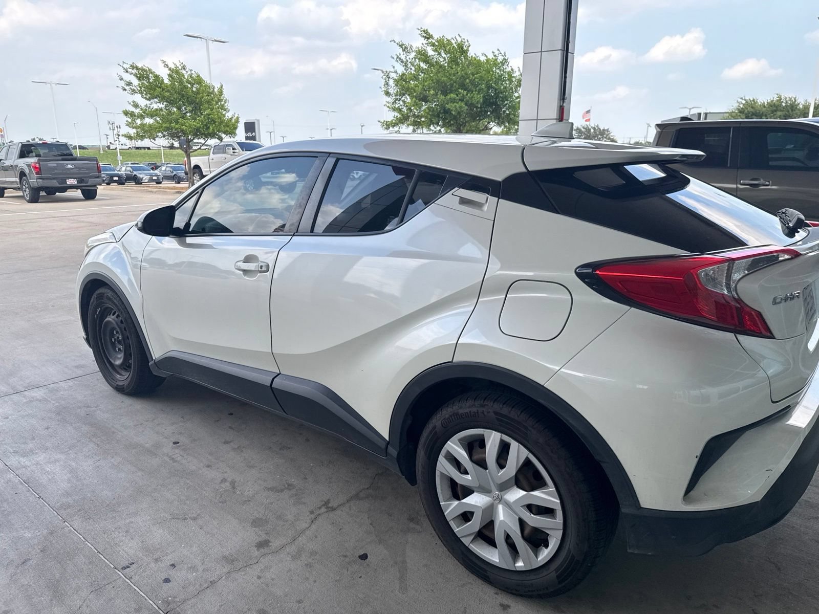 Used 2020 Toyota C-HR LE FWD image 13